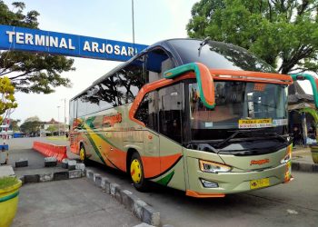 Armada bus PO Menggala yang mengisi jadwal bus Malang – Surabaya dengan layanan kelas Patas. /Foto: Google Review Terminal Arjosari/Gaco Channel.