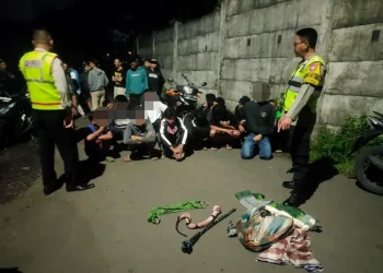 Polisi bubarkan perang sarung di Singosari. Foto: Polres Malang
