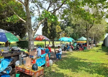 Rekomendasi tempat ngabuburit di Malang yang wajib dicoba untuk berburu aneka menu takjil berbuka puasa. /Foto: Google Review Lapangan Rampal/A Rifqi Amin.