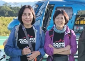 Dua pendaki yakni Lilie Wijayanti Poegiono dan Elsa Laksono meninggal dunia usai mendaki Puncak Cartenz. /Foto: Tangkapan layar media sosial X, @andreasharsono.
