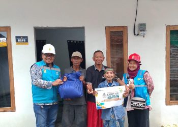 PLN UP3 Malang salurkan sambungan listrik gratis kepada masyarakat prasejahtera. (Foto/dok.)