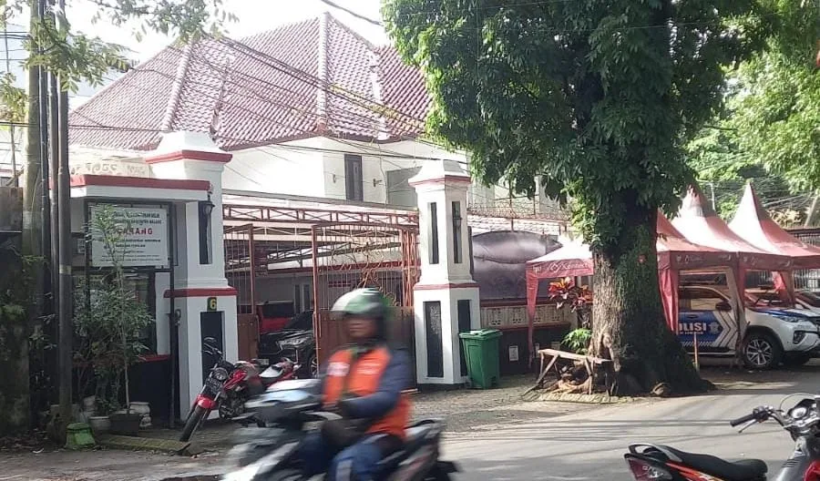 Rumah dinas Bupati Malang terpantau sepi, tak ada kegiatan penyambutan. Foto: Aisyah Nawangsari Putri