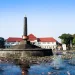 Informasi daftar nomor penting yang ada di Kota Malang dan wajib disimpan untuk meminta pertolongan ketika menghadapi situasi darurat. /Foto: Google Review Alun Alun Tugu Kota Malang/Tulus Widadi.