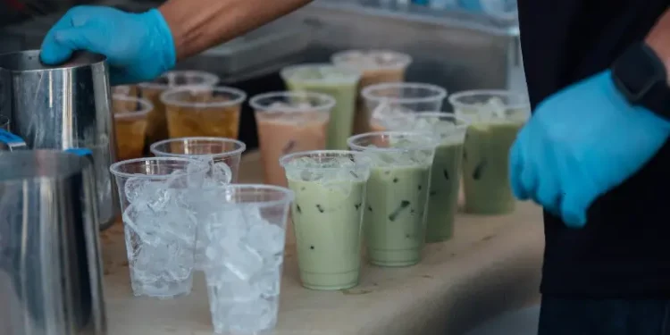 Ilustrasi minuman es. (Foto: Unsplash /Frank Zhang)