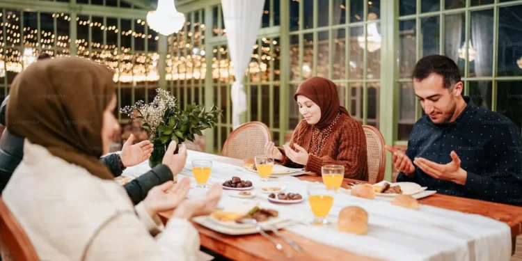 Tempat bukber di Malang yang cocok buat seru-seruan bersama keluarga. /Foto: Unsplash.com/Ahmed Kurt.