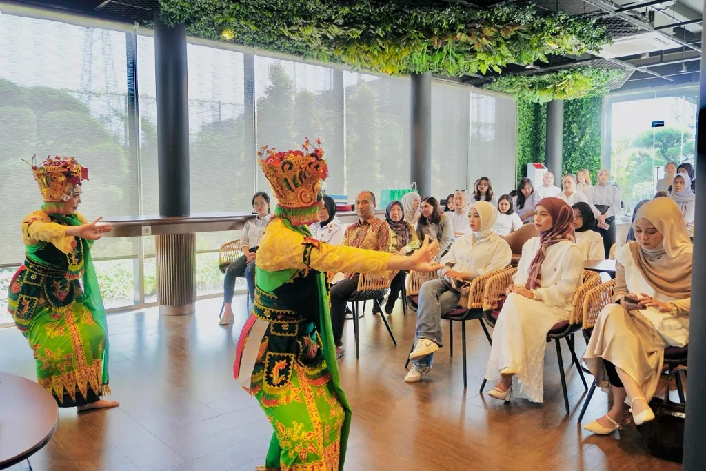 Penampilan tari di acara International Women's Day 2025 Grand Mercure Malang Mirama. Foto/ dok