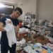 Alexander Tantono, Pengusaha pakaian anak di Kota Malang menunjukan produksi pakaiannya. (Foto/M Sholeh)