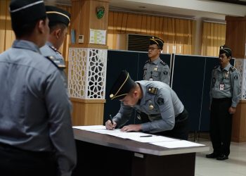 Penandatanganan Janji Kinerja oleh Kepala Kantor Imigrasi Malang, Anggoro Widjanarko. Foto/dok