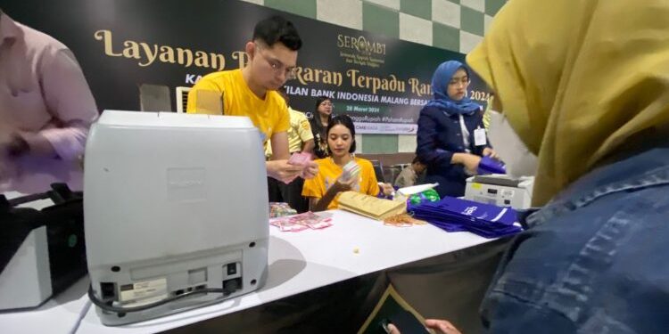Ilustrasi penukaran uang pecahan (M Sholeh)