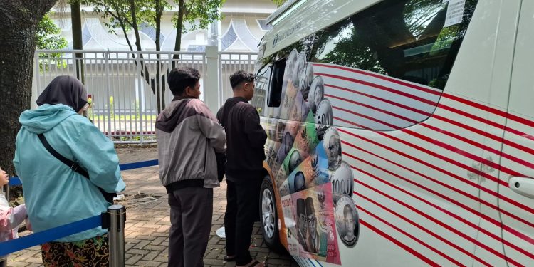 Tukar uang