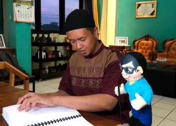 membaca Al Quran Braile di RSBN Malang.