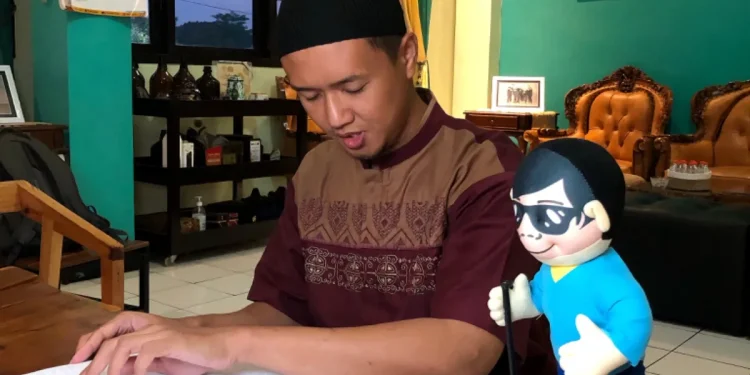 membaca Al Quran Braile di RSBN Malang.