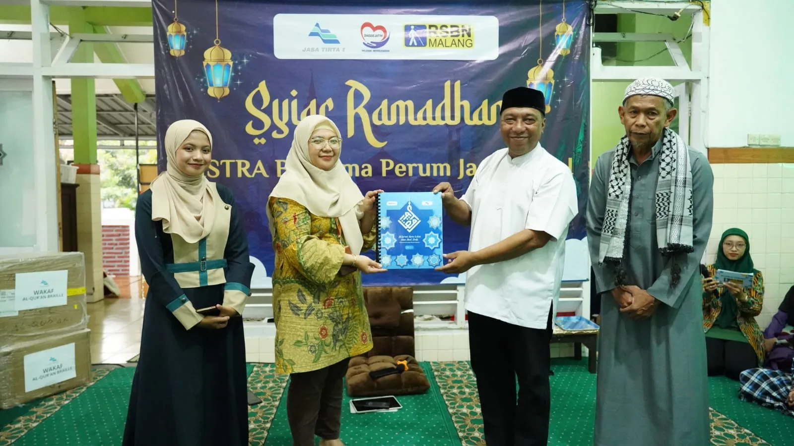 Penyerahan simbolis Al Quran Braile