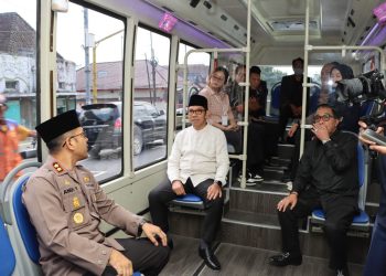 shuttle bus wisata