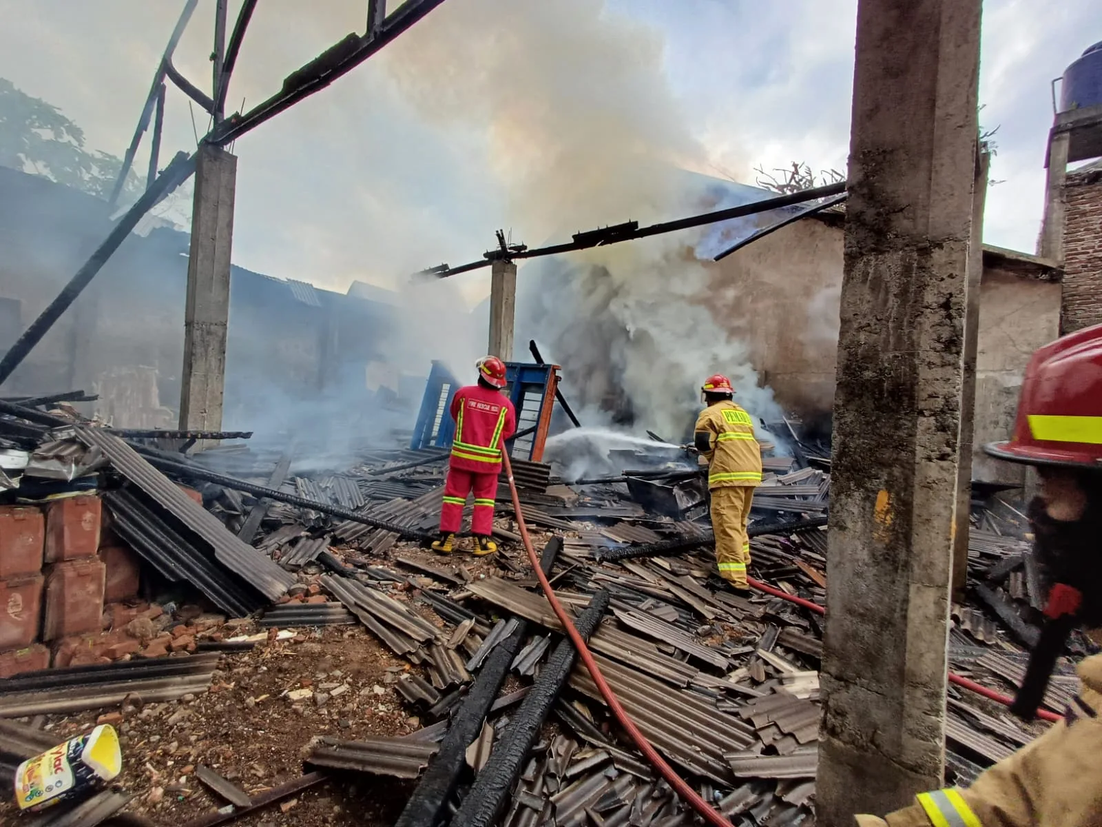 Gudang kayu terbakar
