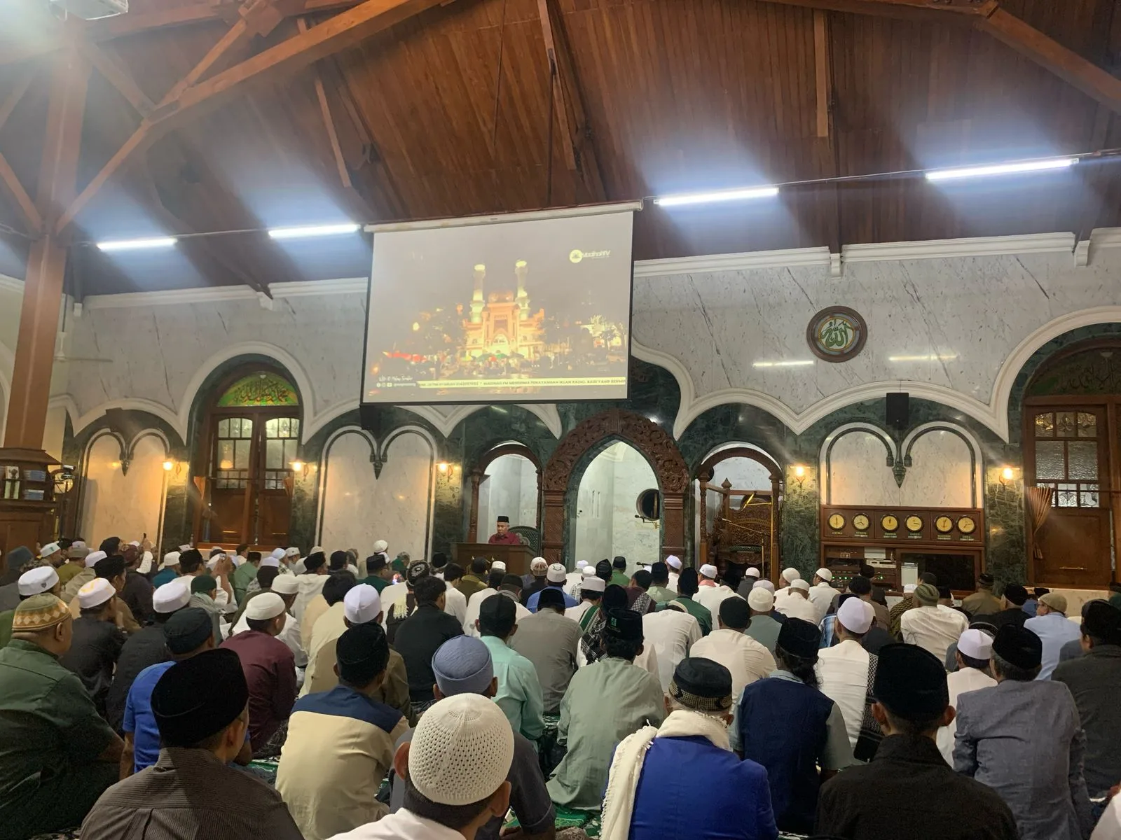 Suasana di Masjid Agung Jami’ Kota Malang