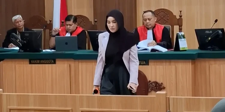 Shandy Purnamasari sebagai saksi sidang Isa Zega.