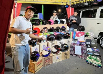 Hobi helm jadoel jadi bisnis