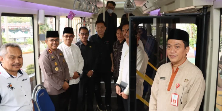 Shuttle bus wisata