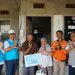 Pemasangan sambungan listrik di rumah Usman Harianto, penerima program Light Up The Dream dari PLN. (Foto/dok.)