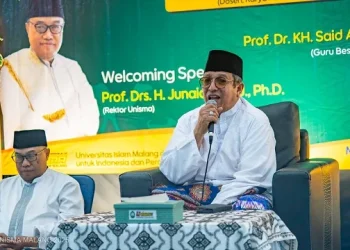 Prof. Said Agil Husin Al Munawar saat memberi tausiyah di Unisma. Foto: Dok