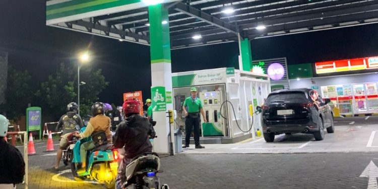 Informasi harga terbaru BBM Shell di bulan Ramadan ini. /Foto: Google Review SPBU Shell Kawi Malang/Bro Yonathan Channel.