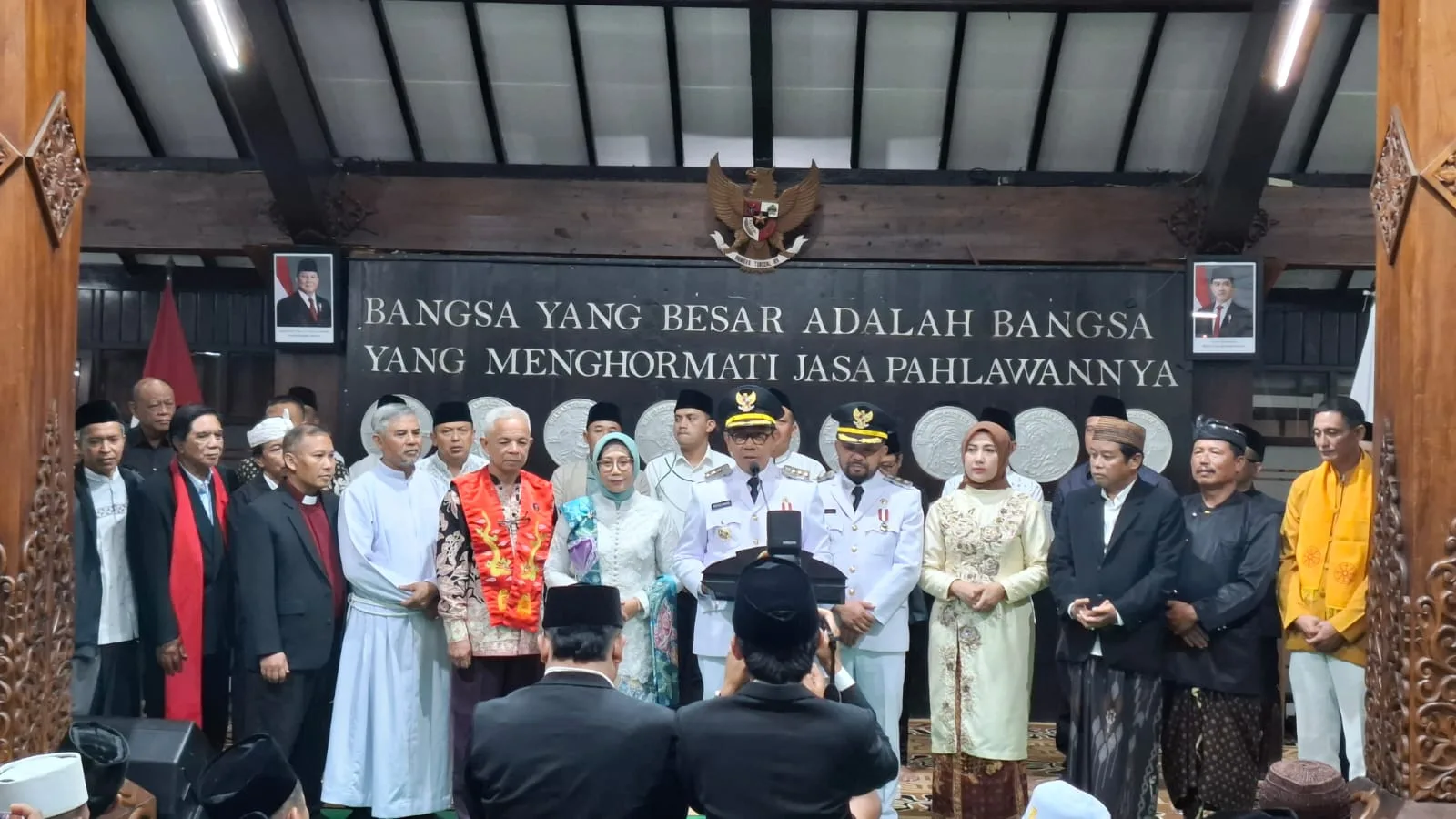 Sambutan pertama Nurochman - Heli sebagai Wali dan Wakil Wali Kota Batu di Pendopo Rumah Dinas. Foto: Azmy