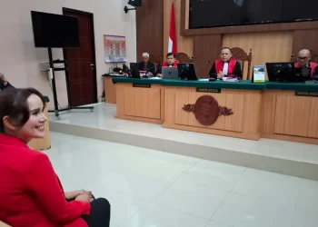 Isa Zega saat mengikuti persidangan di PN Kepanjen. Foto: Aisyah Nawangsari Putri