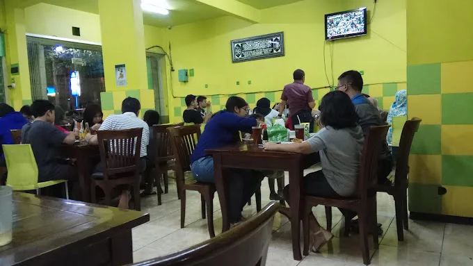 Warung Lalapan Cak Pi'i. /Foto: Google Review/Rachmad Dermawan.