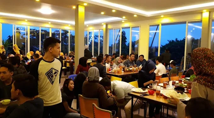 Tempat makan di Sawojajar yang cocok buat acara bukber. /Foto: Google Review Warung Ayam Bakar Lientang.