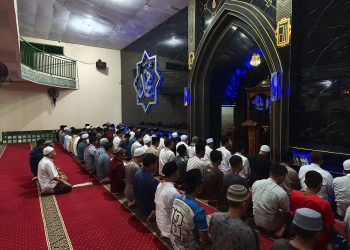 Animo warga binaan atau nara pidanaLapas Kelas I Malang dalam menjalankan salat tarawih hingga tadarus. (Foto/dok. Lapas Malang)