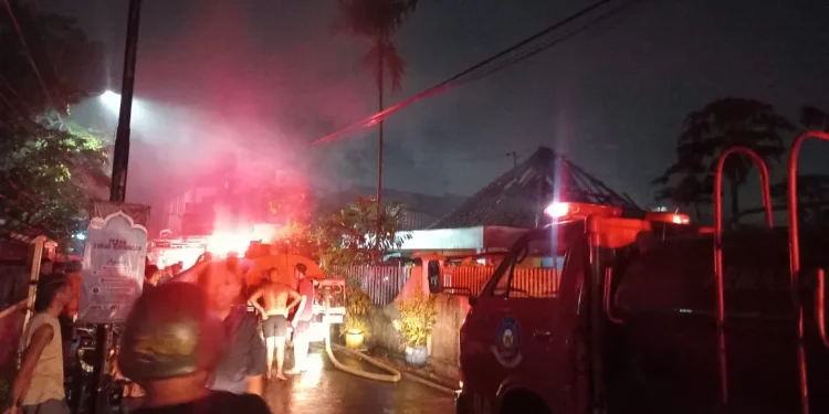 Kebakaran akibat ledakan gas LPG di daerah Sarangan, Lowokwaru (Foto: Keshia Putri Susetyo/Malang)