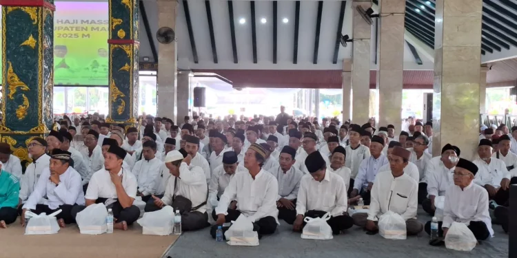 Calon Jemaah Haji mengikuti pembukaan manasik haji di Pendopo Agung Kabupaten Malang. Foto: Aisyah Nawangsari Putri