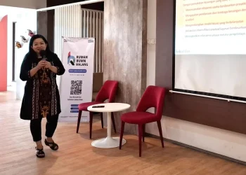 Dr Dwi Ekasari memberikan materi manajemen keuangan di Rumah BUMN Kota Malang by BRI. Foto: Aisyah Nawangsari Putri