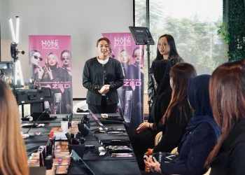 Make Over menggelar beauty class. Foto/dok