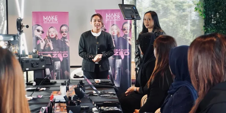Make Over menggelar beauty class. Foto/dok