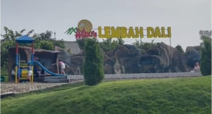 Daya tarik Lembah Dali Malang yang tawarkan keseruan berwisata bersama keluarga dengan panorama keindahan alam memukau. /Foto: Tangkapan layar akun YouTube/echa cute.