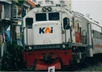Jadwal dan harga tiket kereta api rute Malang-Blitar untuk kelas ekonomi. /Foto: Unsplash.com/Salman Rameli.