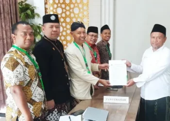 Prof. Dr. Abdul Malik Karim Amrullah jadi sosok pertama yang resmi mendaftar sebagai Calon Rektor UIN Malang periode 2025-2029. /Foto: Dok. UIN Malang