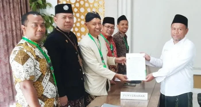 Prof. Dr. Abdul Malik Karim Amrullah jadi sosok pertama yang resmi mendaftar sebagai Calon Rektor UIN Malang periode 2025-2029. /Foto: Dok. UIN Malang