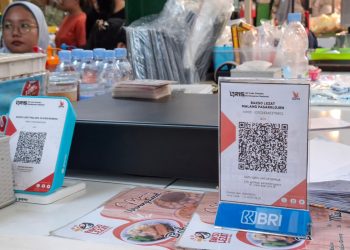 Pedagang di Pasar Klojen Malang menyediakan opsi pembayaran menggunakan QRIS. Foto: Aisyah Nawangsari Putri