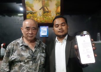 Kakek di Kota Malang, Otje Suandito didampingi kuasa hukumnya menanti keadilan usai diduga mengalami penganiayaan oknum pengacara. (Foto/M Sholeh)