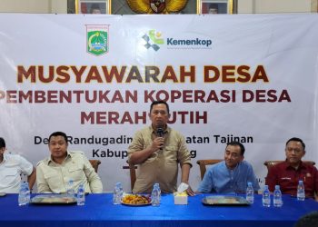 Sekretaris Menteri Koperasi RI, Ahmad Zabadi saat memberikan pemaparan di Desa Randugading. Foto: Aisyah Nawangsari Putri