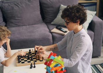 PSLC ajak orang tua berperan aktif memberikan terapi yang tepat bagi anak autis. /Foto: Unsplash.com/ Vitaly Gariev.