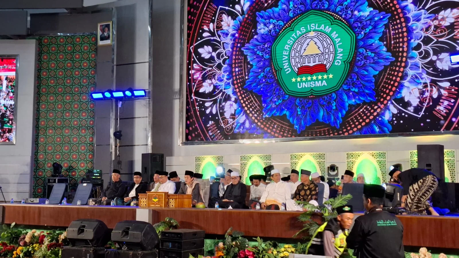 Unisma menghadirkan Gus Iqdam dalam kegiatan Unisma Bershalawat. Foto: Azmy