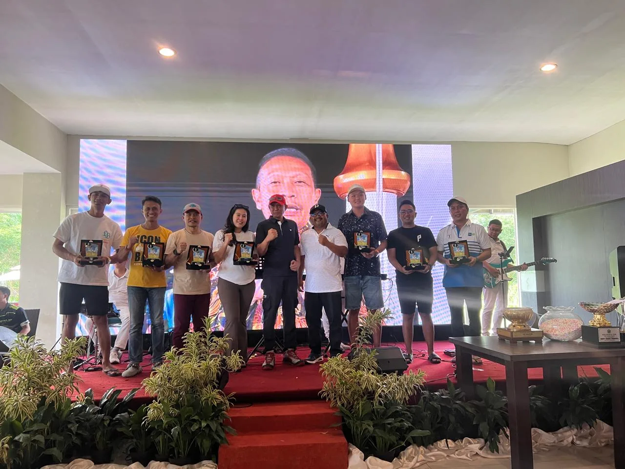 Pose bersama panitia Turnamen Golf Wali Kota Cup 2025 bersama mitra sponsor./Foto: Dok. Istimewa.