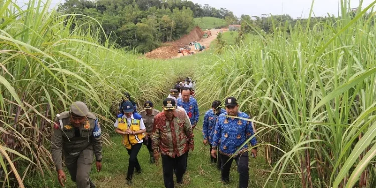 Peninjauan lahan yang akan digunakan untuk Sekolah Rakyat di Kecamatan Bantur. Foto: Pemkab Malang