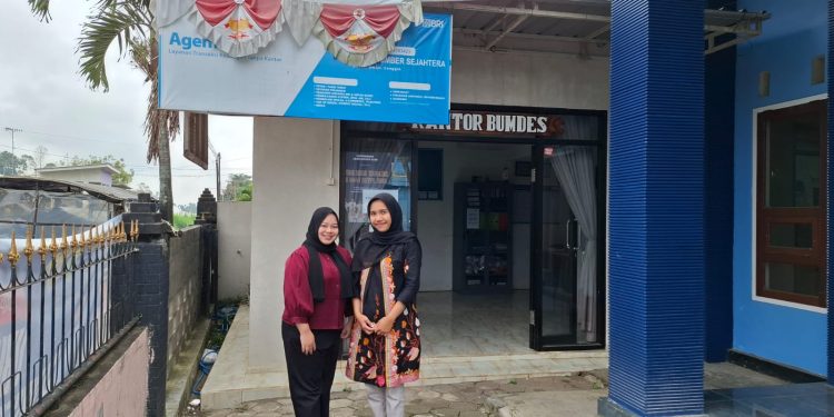 BUMDes Sumber Sejahtera Pujon Kidul menawarkan layanan transaksi perbankan melalui unit usaha Agen BRILink. Foto: Aisyah Nawangsari Putri