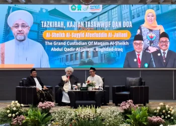 Al-Sheikh Afeefuddin Al-Jailani, ulama asal Irak saat menjadi pembicara tazkirah dan kajian tasawuf di Unisma. Foto: Azmy