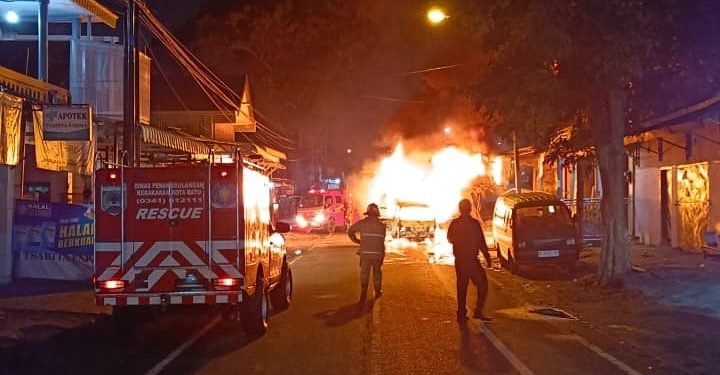 Polisi selidiki mobil angkot terbakar di Kota batu